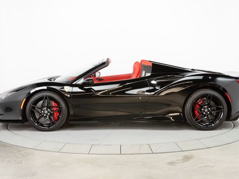 Certified 2021 Ferrari F8 Tributo image 4