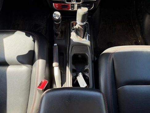 Used 2020 Jeep Gladiator Rubicon AWD/4WD image 18