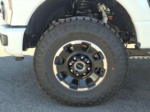 New 2026 Ford F250 Platinum w/ Tremor Off-Road Package image 24