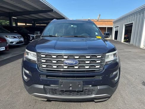 Used 2017 Ford Explorer XLT w/ Equipment Group 202A FWD image 8