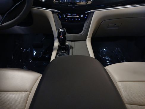 Used 2021 Cadillac XT6 Premium Luxury image 11