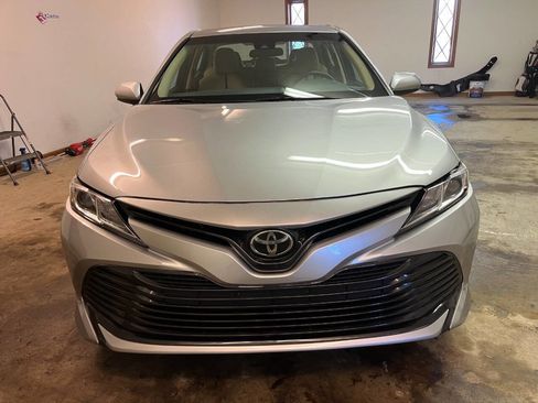 Used 2018 Toyota Camry LE image 2
