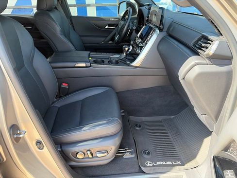 Used 2024 Lexus LX 600 4WD w/ Appearance Package image 12