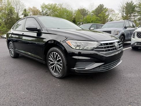 Used 2020 Volkswagen Jetta SE FWD image 2