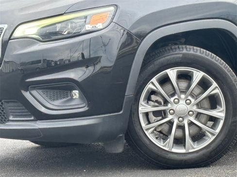 Used 2019 Jeep Cherokee Latitude Plus image 3