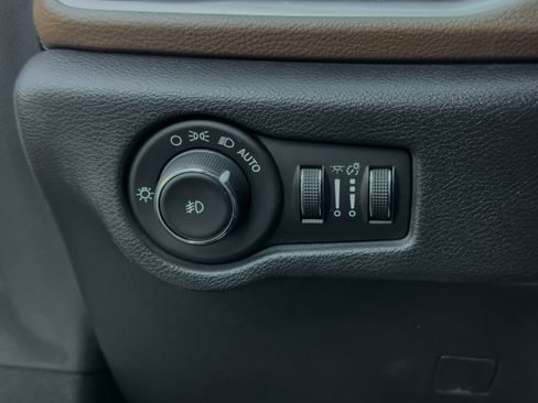 Used 2017 Chrysler Pacifica Limited FWD image 56
