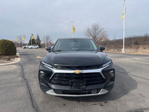 Used 2025 Chevrolet Blazer LT image 2