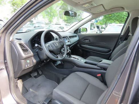 Certified 2019 Honda HR-V LX image 2