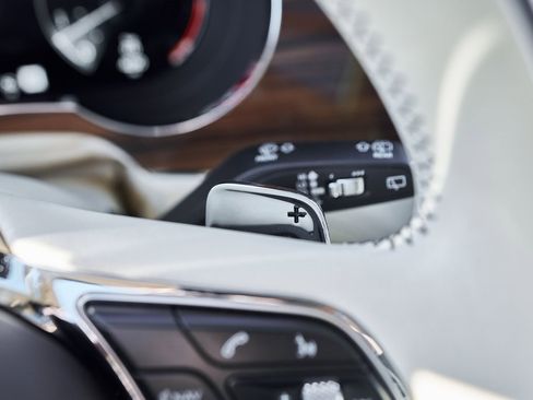 Used 2023 Bentley Bentayga Extended Wheelbase image 62