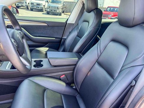 Used 2022 Tesla Model 3 Performance image 16