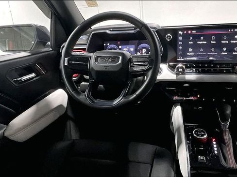 Used 2023 GMC Canyon AT4X image 7