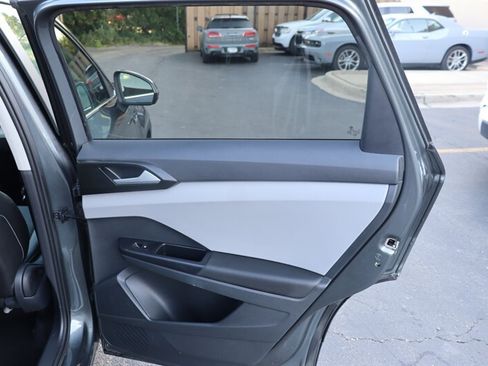 Used 2023 Volkswagen Taos SE w/ Panoramic Sunroof Package AWD/4WD image 23