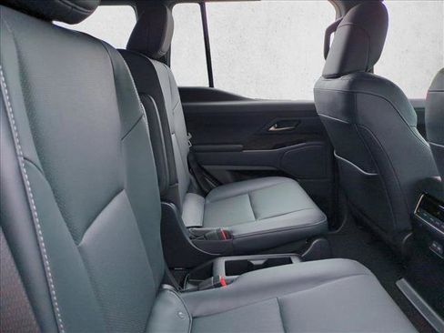 Used 2025 Lexus GX 550 w/ Accessory Package (Z1) AWD/4WD image 19