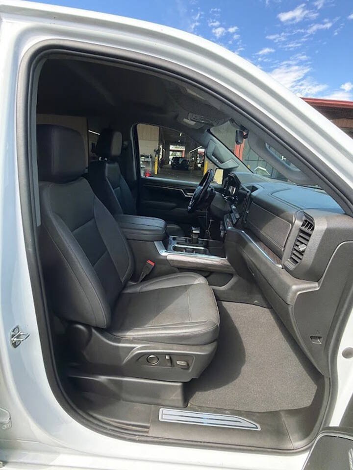 Used 2023 Chevrolet Silverado 1500 LTZ w/ LTZ Convenience Package II AWD/4WD image 17