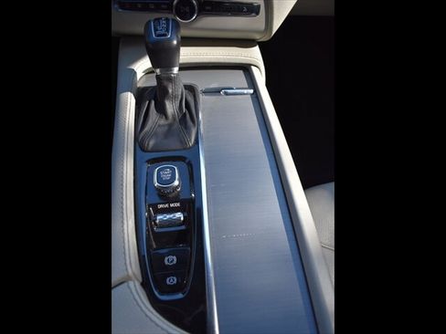 Used 2021 Volvo XC90 T5 Momentum AWD/4WD image 13