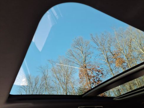 Certified 2025 Land Rover Range Rover Sport image 18