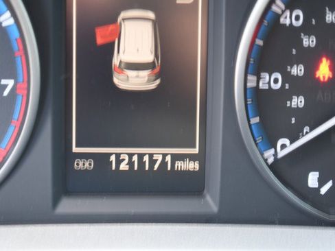 Used 2018 Toyota RAV4 XLE AWD/4WD image 33