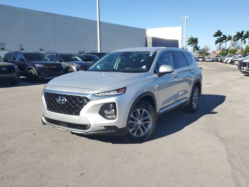Used 2020 Hyundai Santa Fe SE image 1