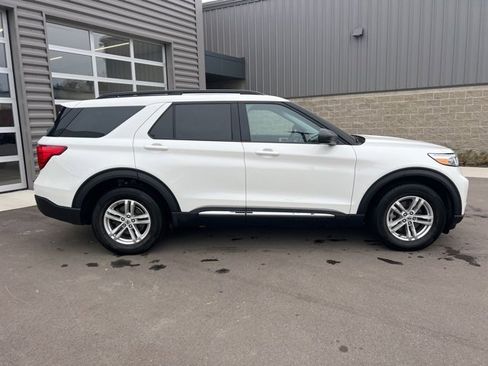Used 2023 Ford Explorer XLT w/ Equipment Group 202A image 4