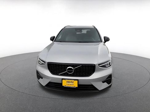 Used 2024 Volvo XC40 B5 Core AWD/4WD image 4