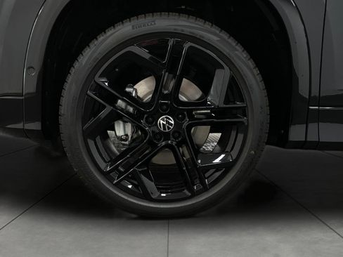 New 2025 Volkswagen Tiguan SE R-Line image 12