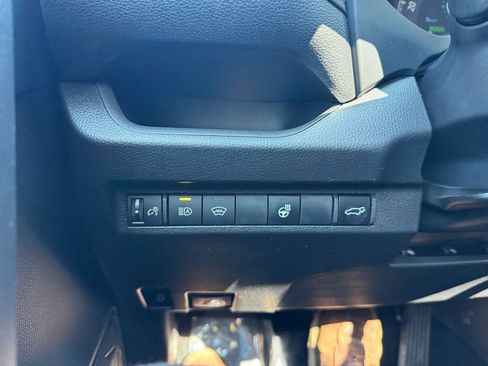 Used 2025 Toyota RAV4 XLE image 28