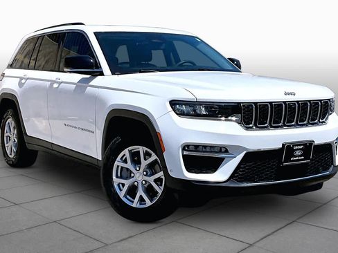 Used 2024 Jeep Grand Cherokee Limited w/ Luxury Tech Group II RWD image 3