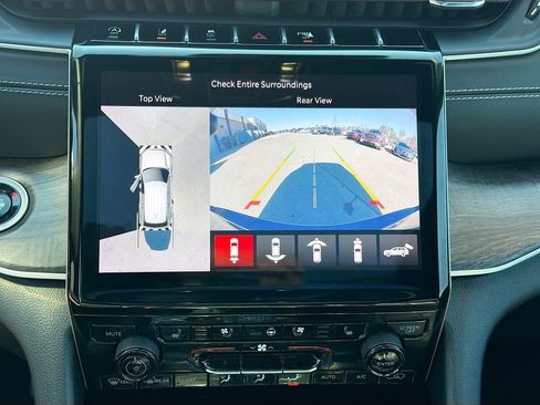 Used 2024 Jeep Grand Cherokee L Limited w/ Luxury Tech Group II image 36