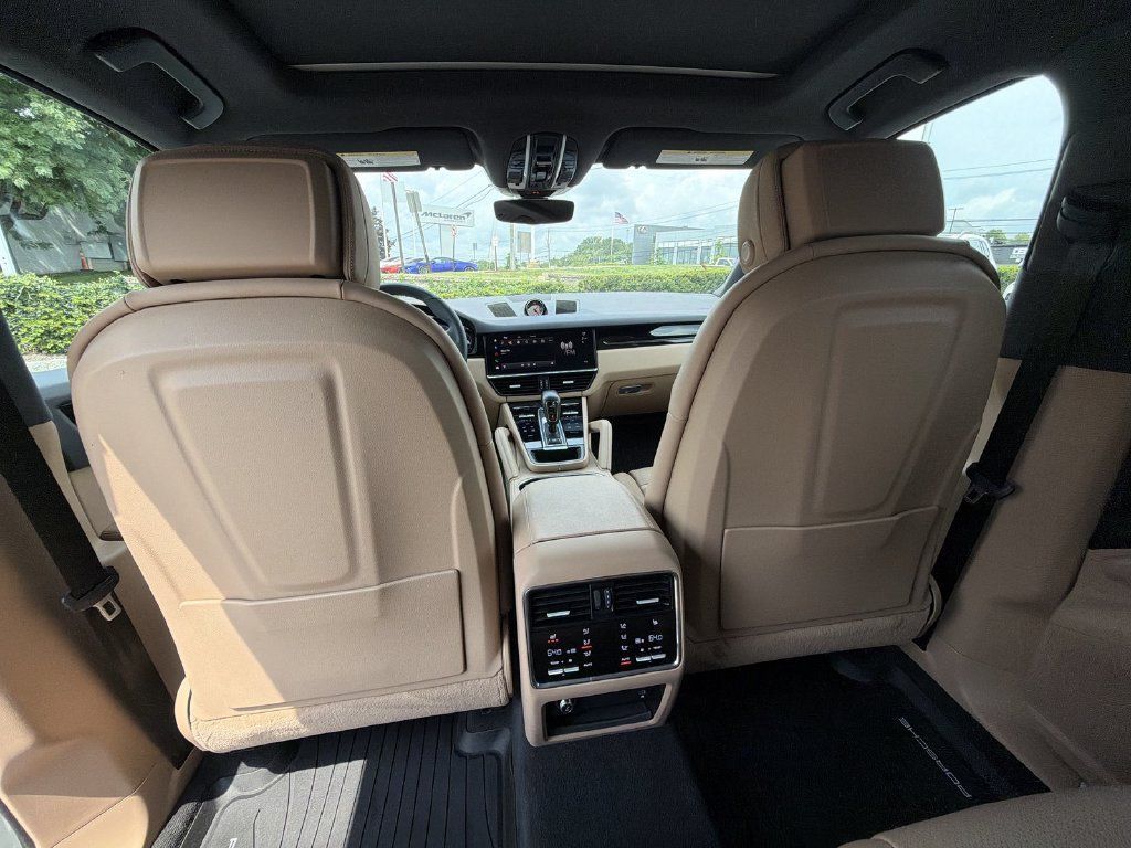 Used 2023 Porsche Cayenne AWD/4WD image 20