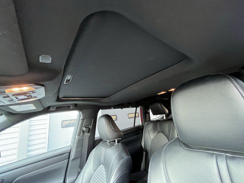 Used 2022 Toyota Highlander XSE FWD image 25