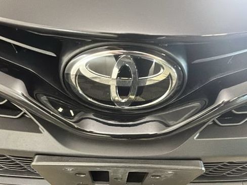 Used 2024 Toyota Camry SE FWD image 8