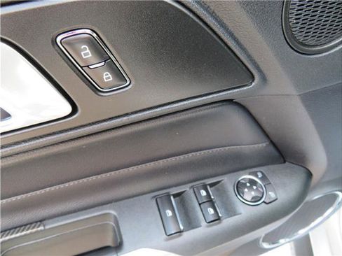 Used 2018 Ford Mustang Premium image 11
