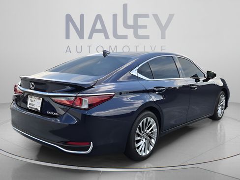 Used 2023 Lexus ES 300h Ultra Luxury w/ Accessory Package (Z2) FWD image 5