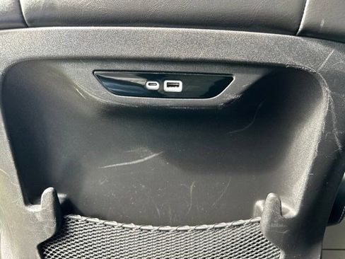 Used 2024 Chrysler Pacifica Limited FWD image 40
