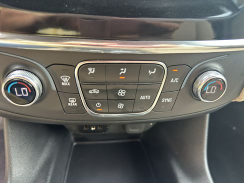 Used 2023 Chevrolet Traverse LS AWD/4WD image 4