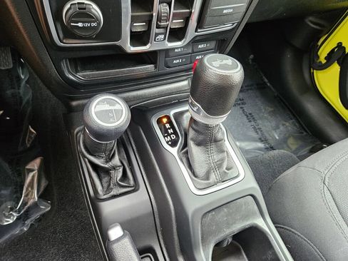 Used 2022 Jeep Wrangler Unlimited Sport AWD/4WD image 25