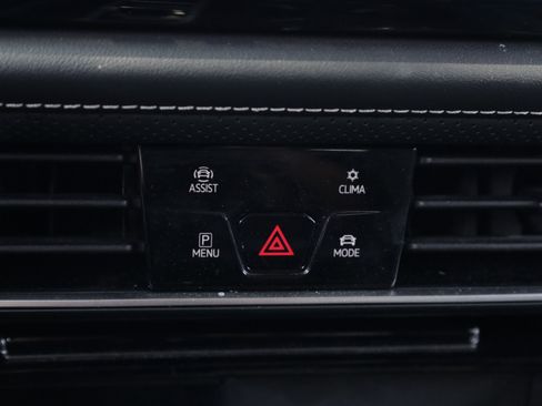 Used 2024 Volkswagen Atlas SE FWD image 21