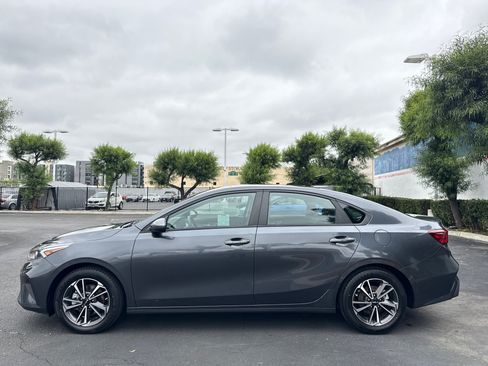 Used 2023 Kia Forte LXS FWD image 4