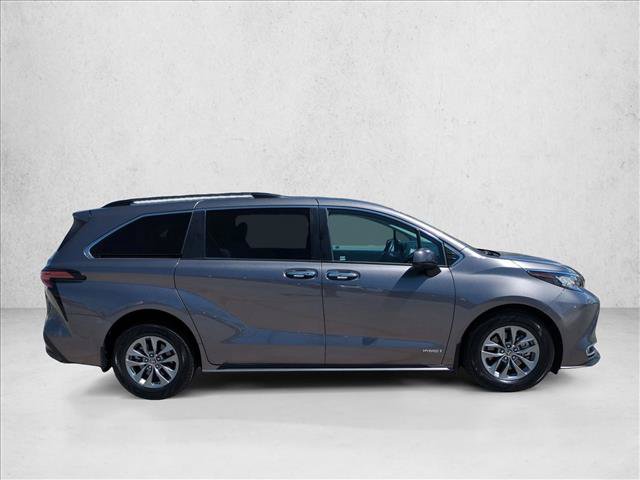Used 2021 Toyota Sienna XLE FWD image 4