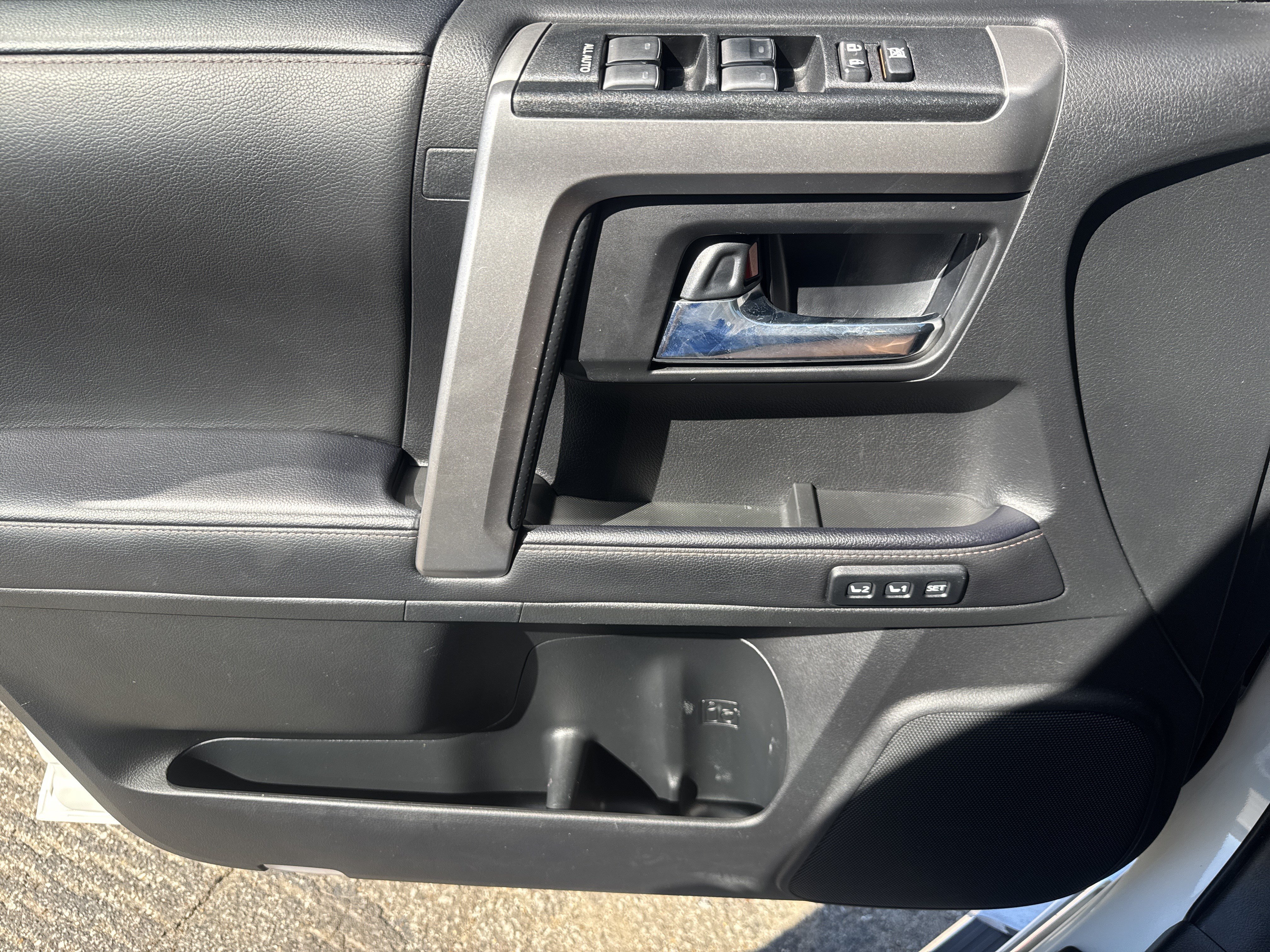 Used 2023 Toyota 4Runner Limited RWD image 9