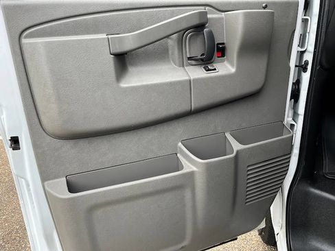 Used 2018 Chevrolet Express 2500 LT w/ LT Preferred Equipment Group RWD image 6