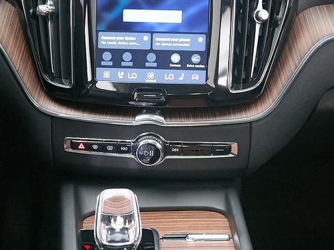 Certified 2023 Volvo XC60 T8 Ultimate w/ Climate Package AWD/4WD image 27