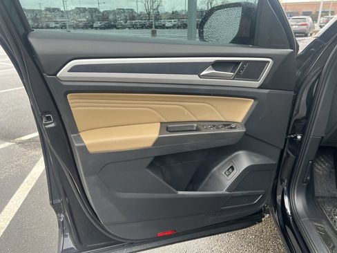 Used 2022 Volkswagen Atlas Cross Sport SE w/ Panoramic Sunroof Package image 5