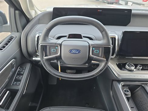New 2025 Ford Expedition Platinum w/ Driver's Package image 15