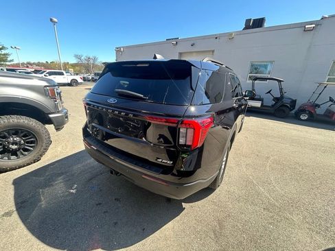 Used 2025 Ford Explorer Active AWD/4WD image 10