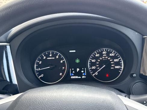 Used 2020 Mitsubishi Outlander ES image 21