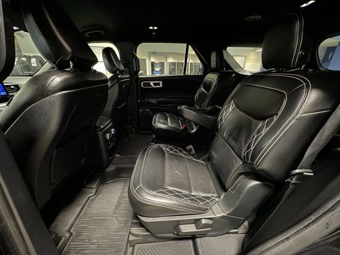 Used 2020 Ford Explorer XLT w/ Comfort Package image 18