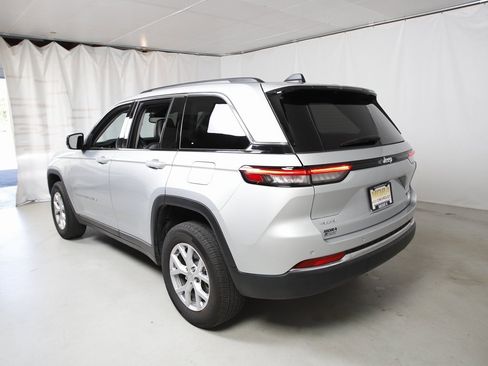 Used 2022 Jeep Grand Cherokee Limited image 23