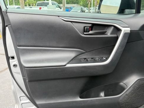 Used 2021 Toyota RAV4 LE AWD/4WD image 10