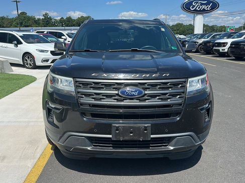 Used 2019 Ford Explorer XLT w/ Equipment Group 202A AWD/4WD image 2